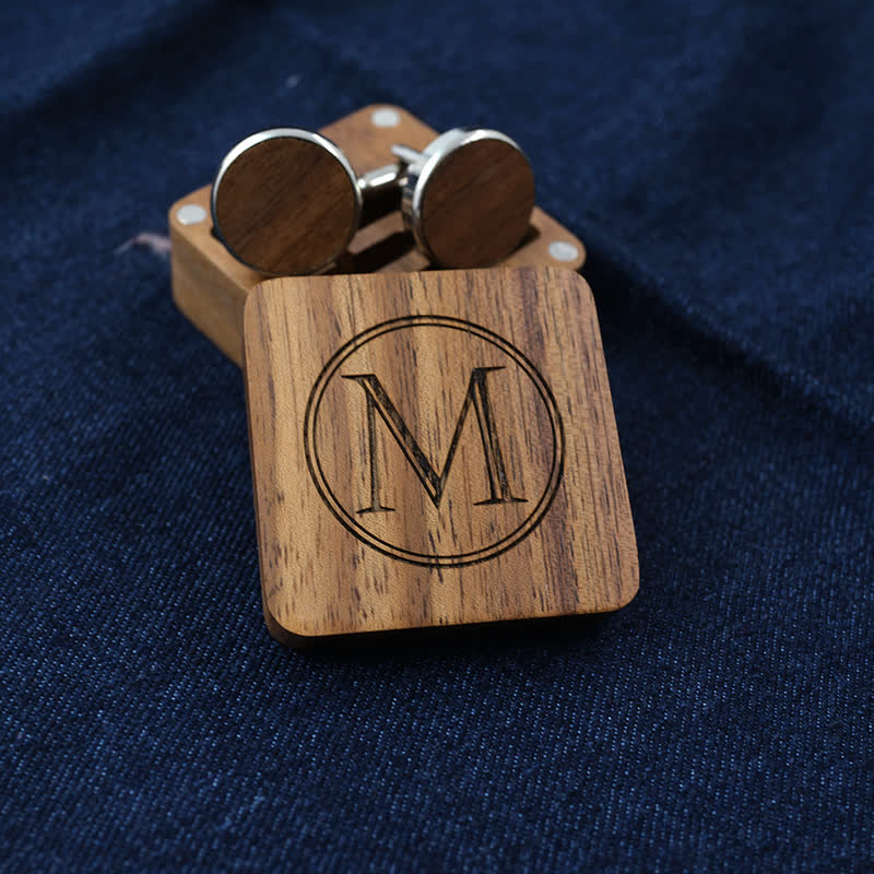 Gemelli in legno con scatola incisa con lettera personalizzata da uomo