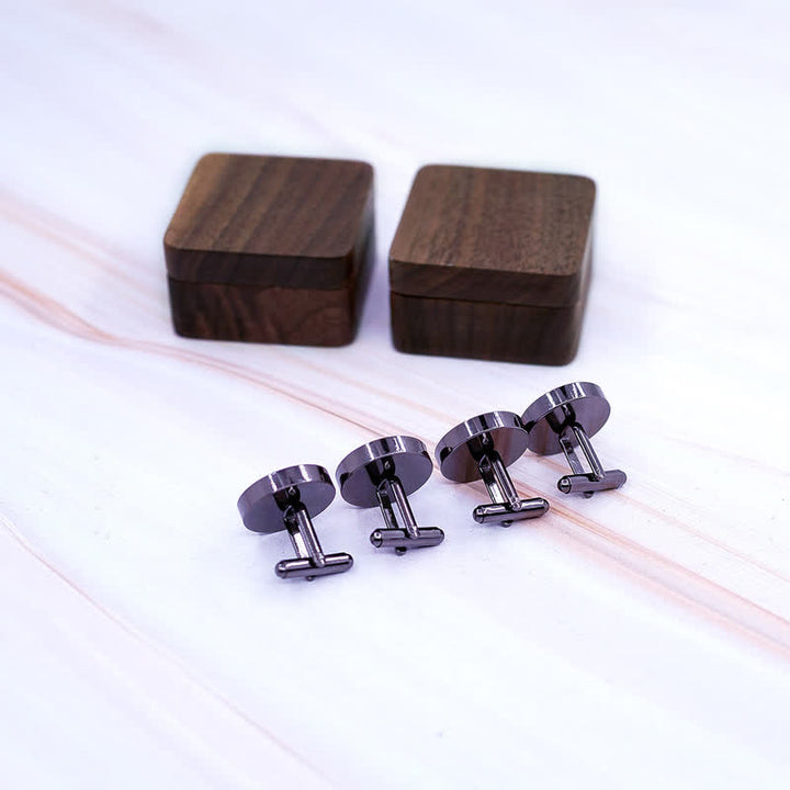 Gemelli da uomo in legno di noce nero con incisione a forma di cassetta delle lettere - image 3