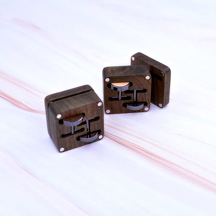 Gemelli da uomo in legno di noce nero con incisione a forma di cassetta delle lettere - image 4