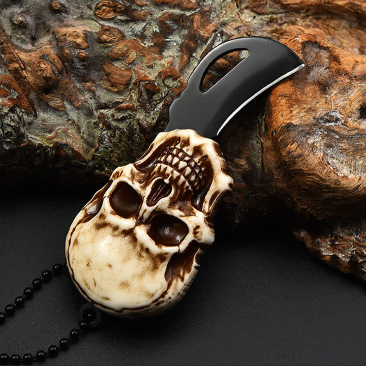Portachiavi con collana e catena a forma di mini coltello pieghevole con teschio creativo