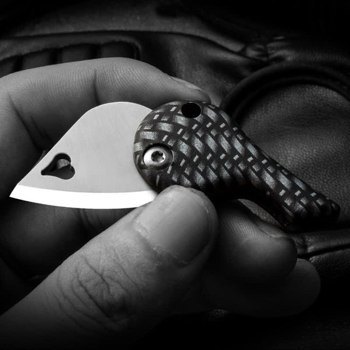 Portachiavi con coltello tascabile pieghevole a forma di cuore con lama cava
