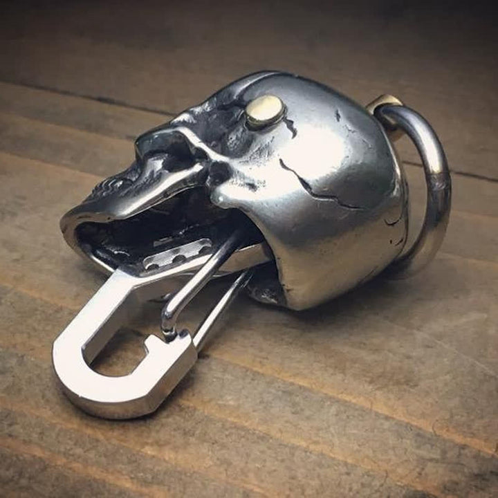 Portachiavi con ciondolo a forma di teschio in argento