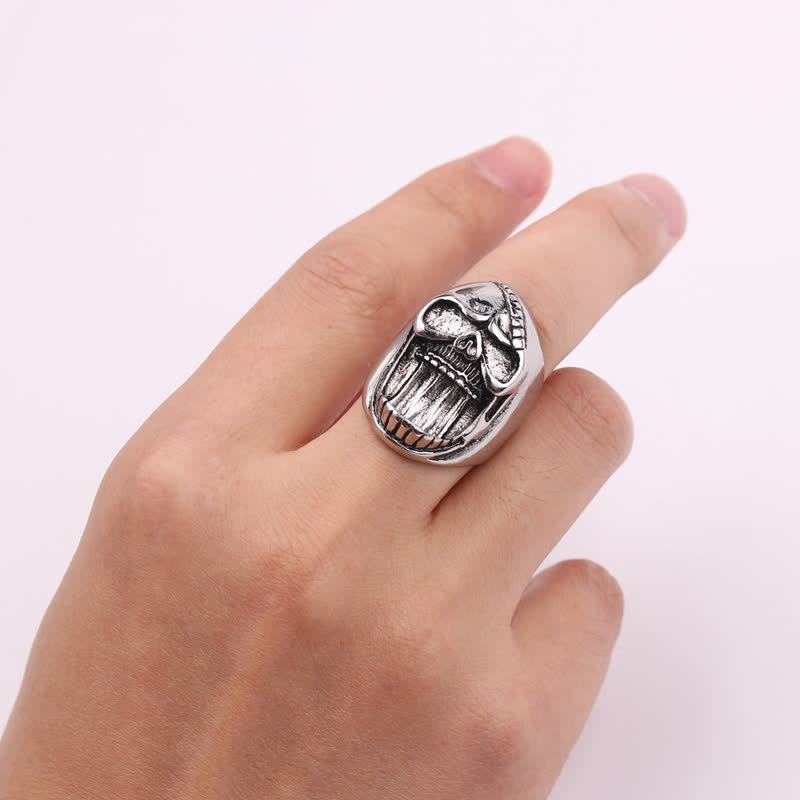 Anello apribottiglie con testa di teschio che ride in stile gotico