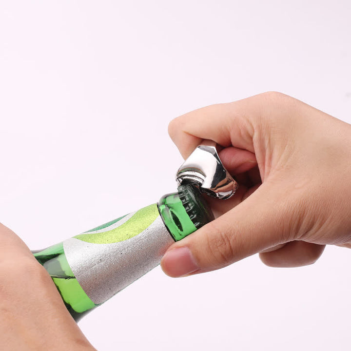 Anello apribottiglie con testa di teschio che ride in stile gotico