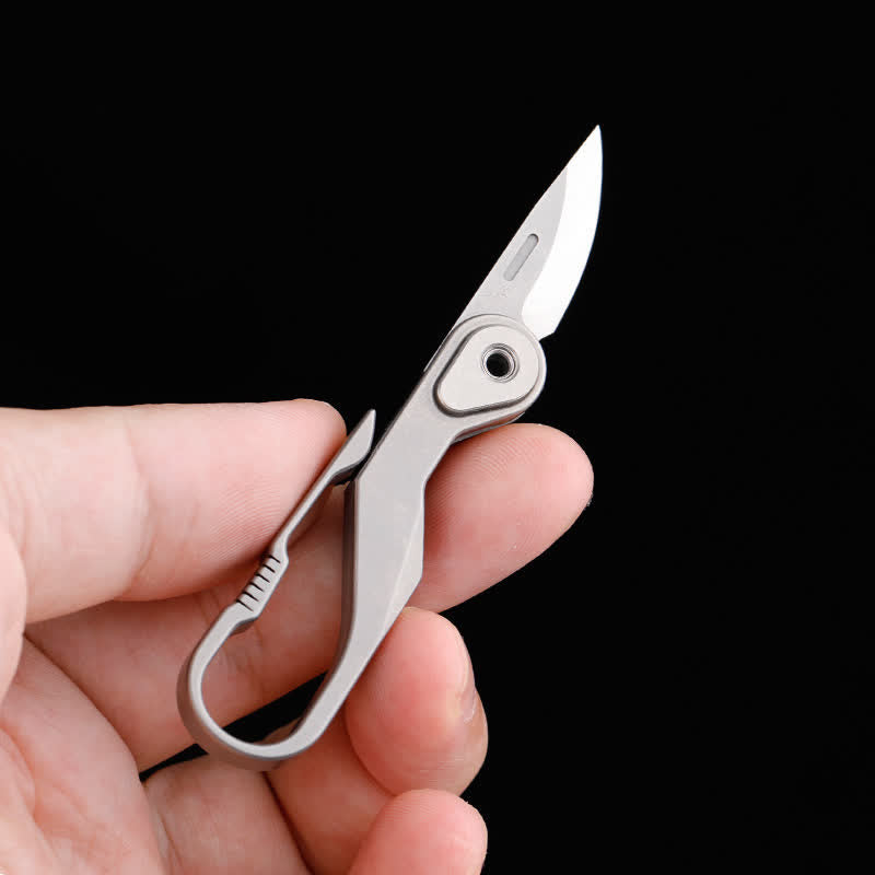 Portachiavi con mini coltello pieghevole in titanio e taglierino - Grigio chiaro - image 1