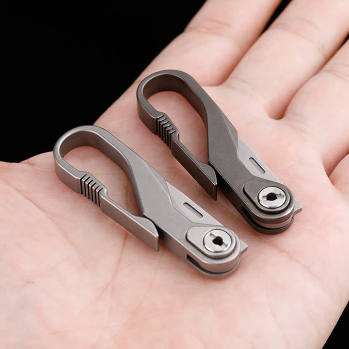 Portachiavi con mini coltello pieghevole in titanio e taglierino