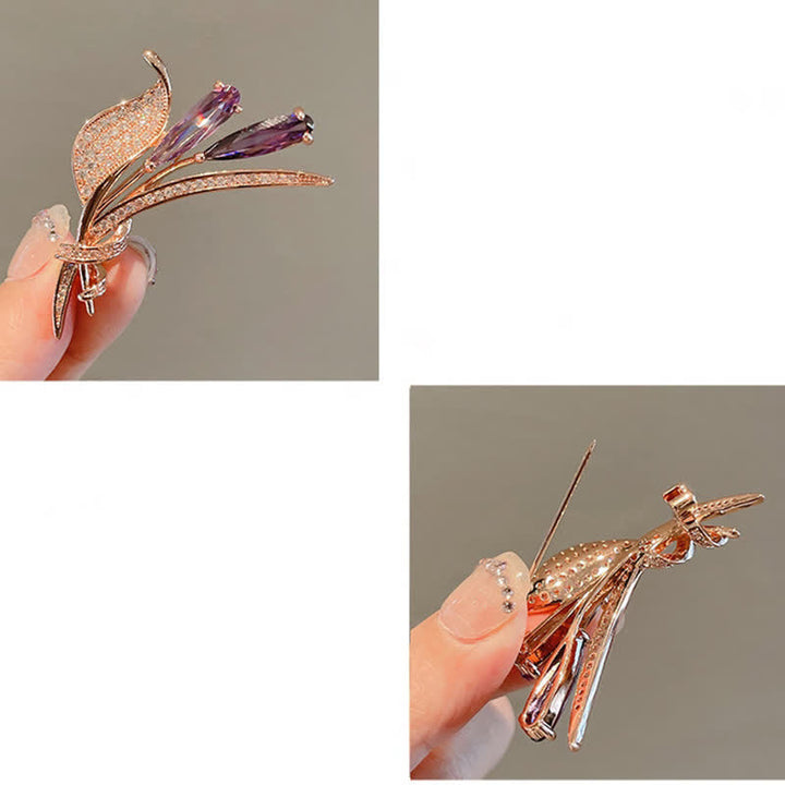 Spilla da donna con fiore delicato di giglio viola