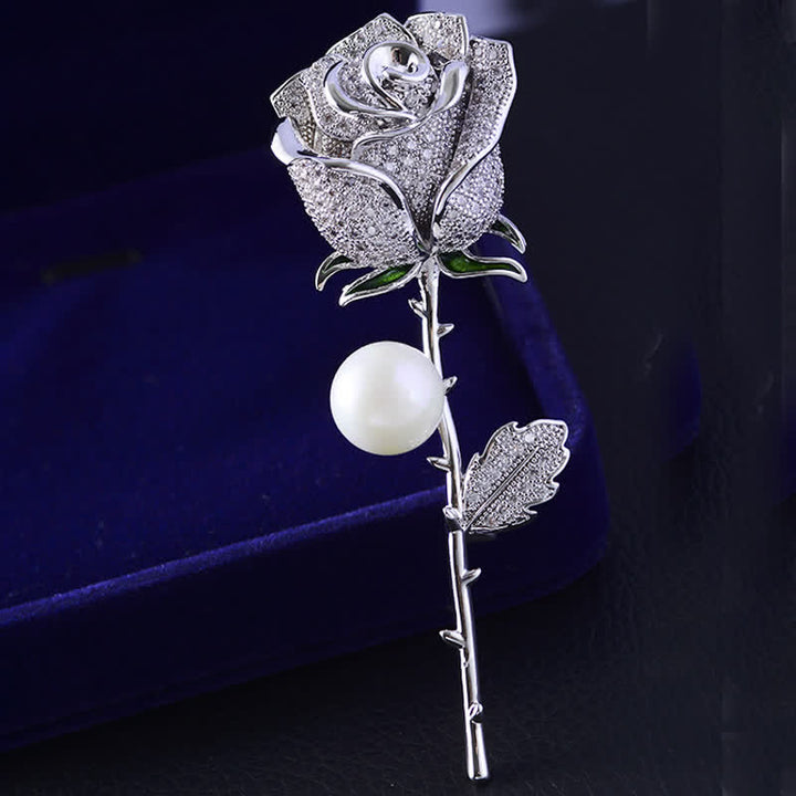 Versa elegante da donna con perle finte a forma di fiore di rosa