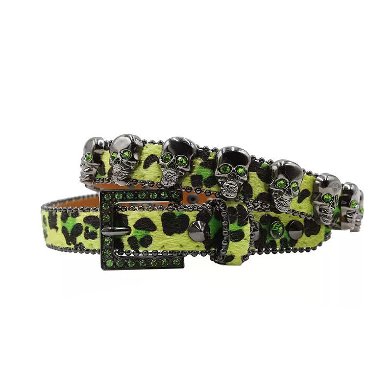 Cintura in pelle con stampa leopardata e rivetti a forma di teschio gotico