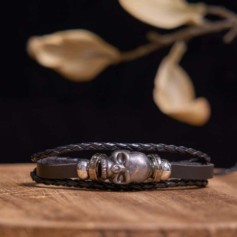 Braccialetto in pelle nera con testa di animale e teschio alla moda