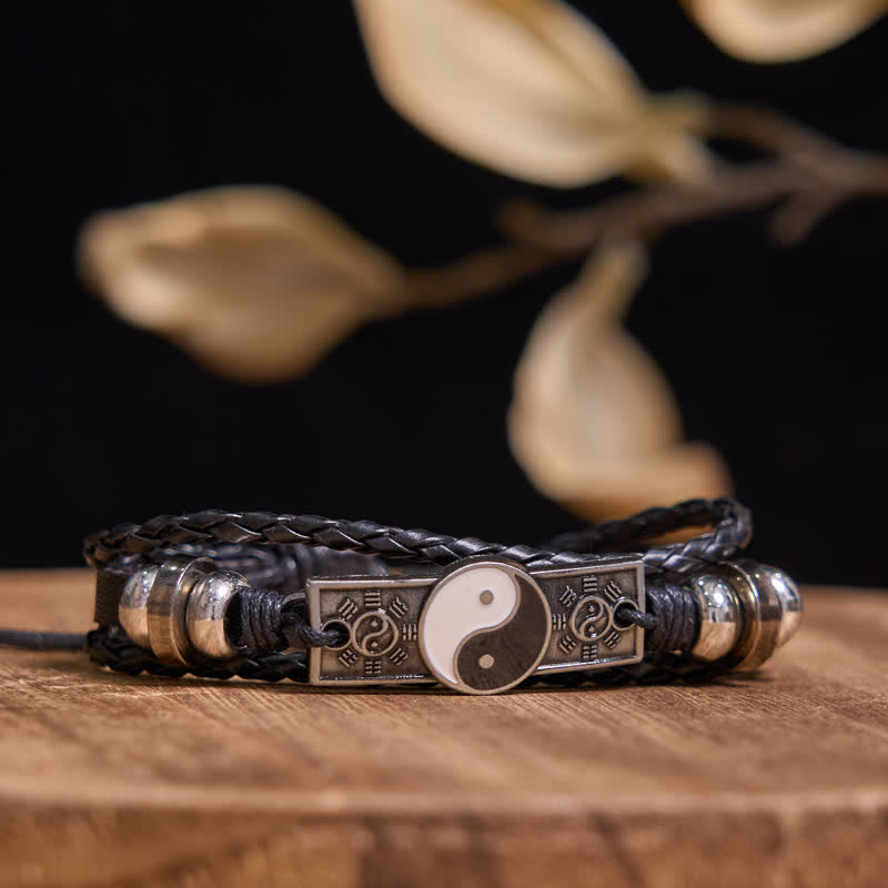 Braccialetto in pelle nera con testa di animale e teschio alla moda
