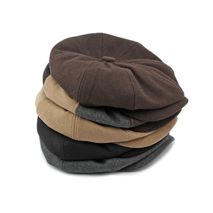 Cappello da giorno con basco e cuciture alla moda abbinate ai colori