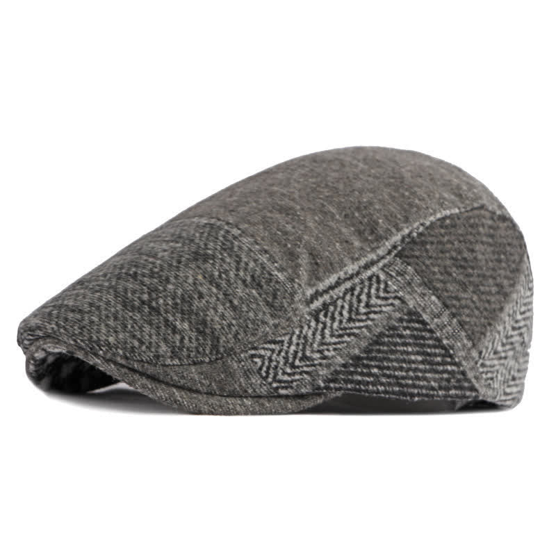Cappello basco in tweed a spina di pesce con cuciture patchwork