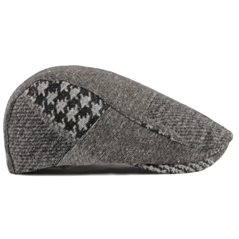 Cappello basco in tweed a spina di pesce con cuciture patchwork