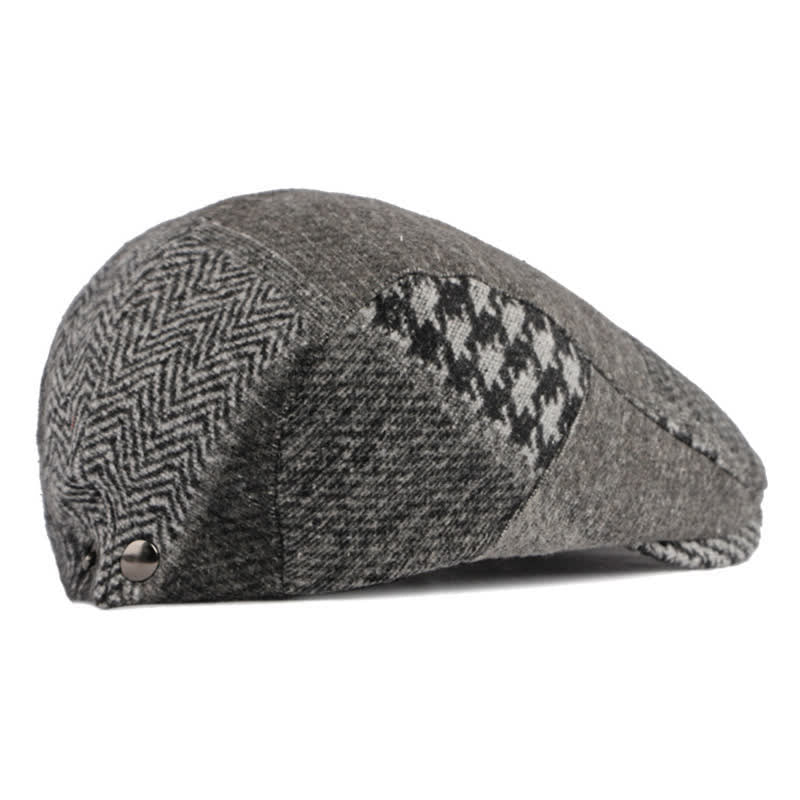 Cappello basco in tweed a spina di pesce con cuciture patchwork