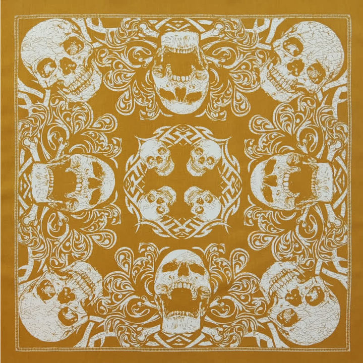 Sciarpa quadrata con stampa di teschio e scheletro pirata giallo e bianco