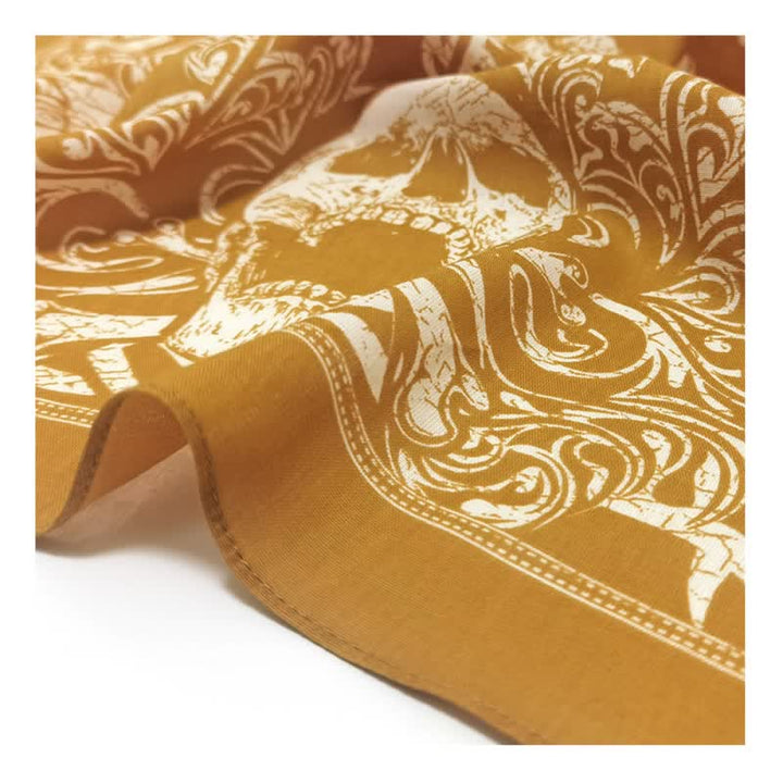 Sciarpa quadrata con stampa di teschio e scheletro pirata giallo e bianco - image 5