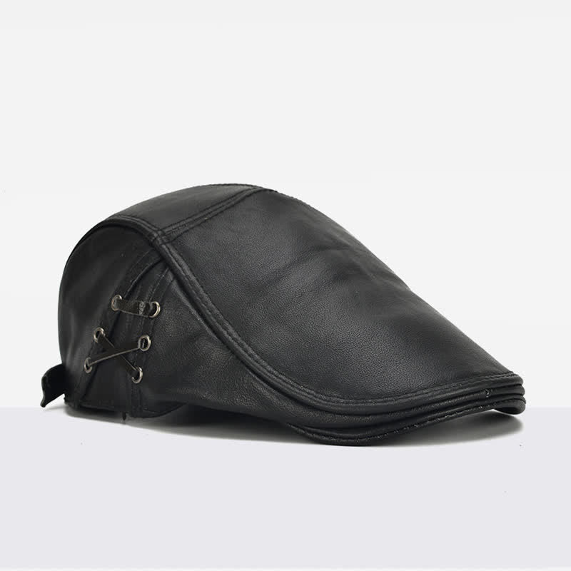 Cappello basco in pelle di vacchetta con lacci laterali
