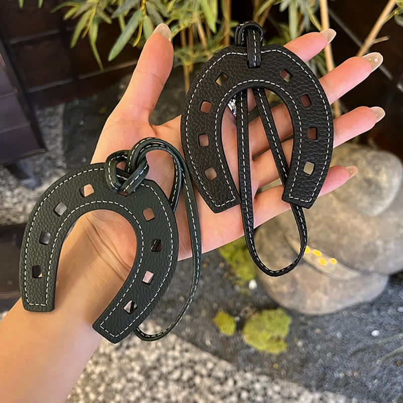 Portachiavi in pelle con ciondolo a forma di ferro di cavallo semplice