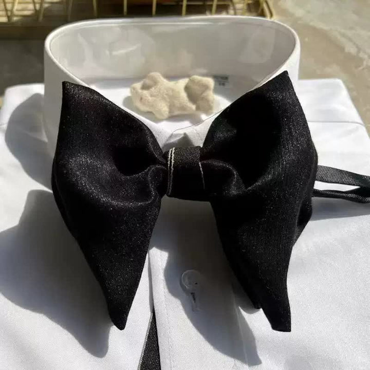 Papillon a punta oversize formale da uomo, con grande farfalla nera