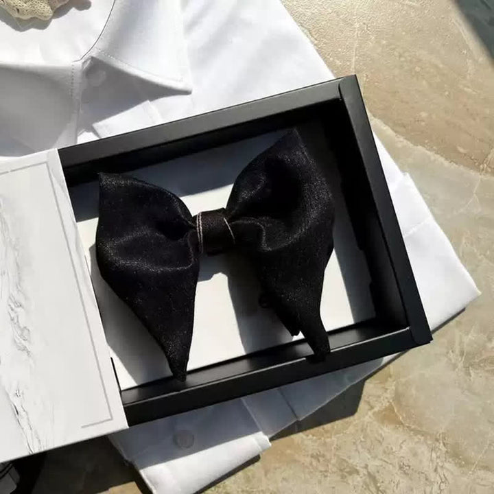 Papillon a punta oversize formale da uomo, con grande farfalla nera
