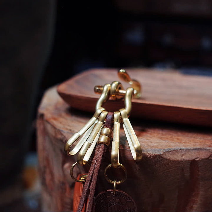 Portachiavi in pelle con clip da cintura in ottone anticato stile meccanico