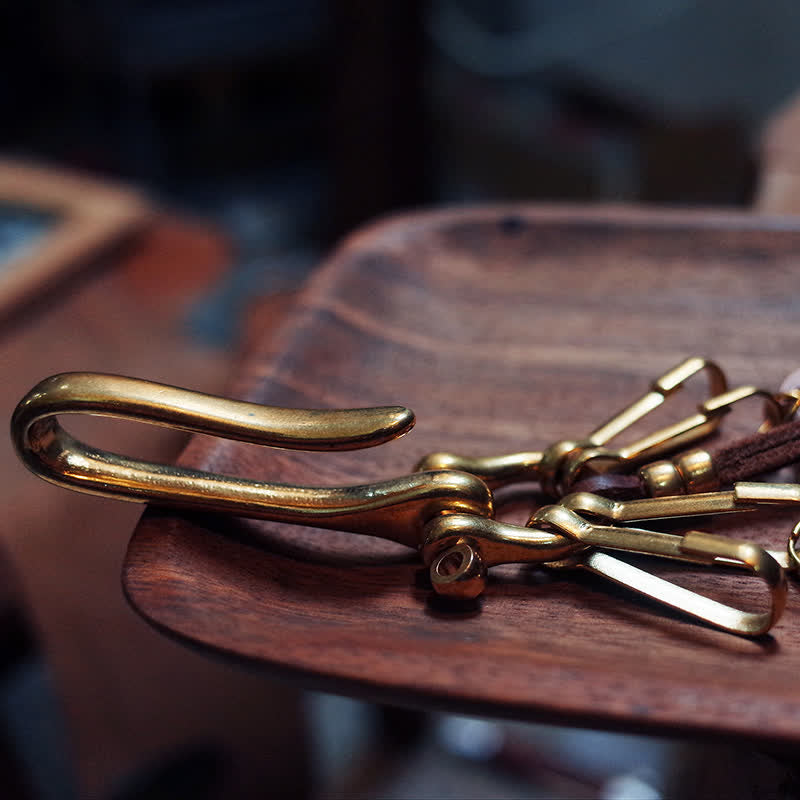 Portachiavi in pelle con clip da cintura in ottone anticato stile meccanico