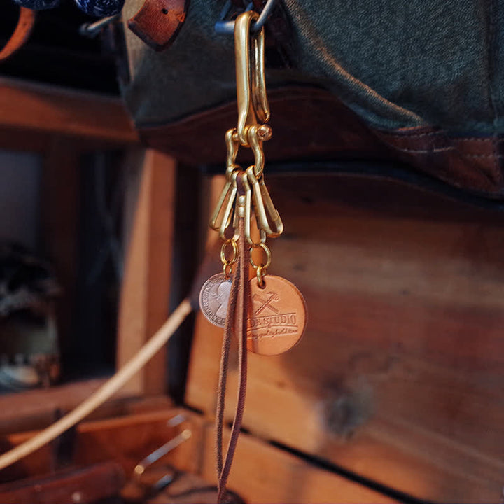 Portachiavi in pelle con clip da cintura in ottone anticato stile meccanico