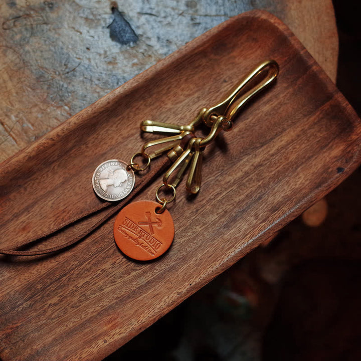 Portachiavi in pelle con clip da cintura in ottone anticato stile meccanico