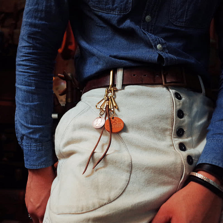 Portachiavi in pelle con clip da cintura in ottone anticato stile meccanico