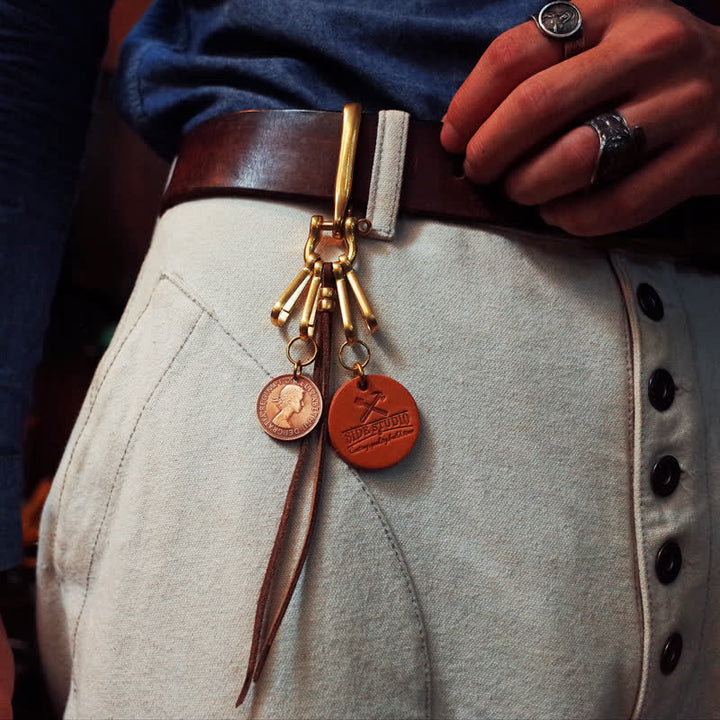 Portachiavi in pelle con clip da cintura in ottone anticato stile meccanico