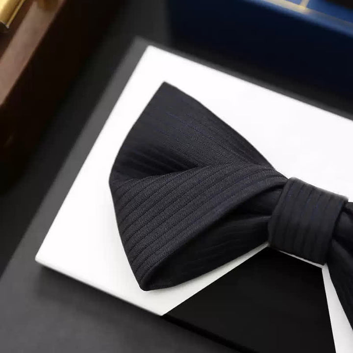 Papillon da uomo in twill nero sottile a righe blu navy - image 5