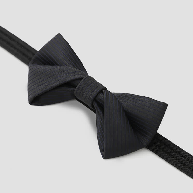 Papillon da uomo in twill nero sottile a righe blu navy