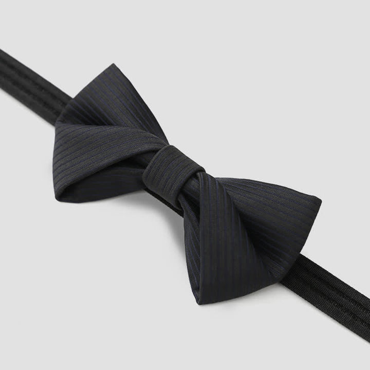 Papillon da uomo in twill nero sottile a righe blu navy
