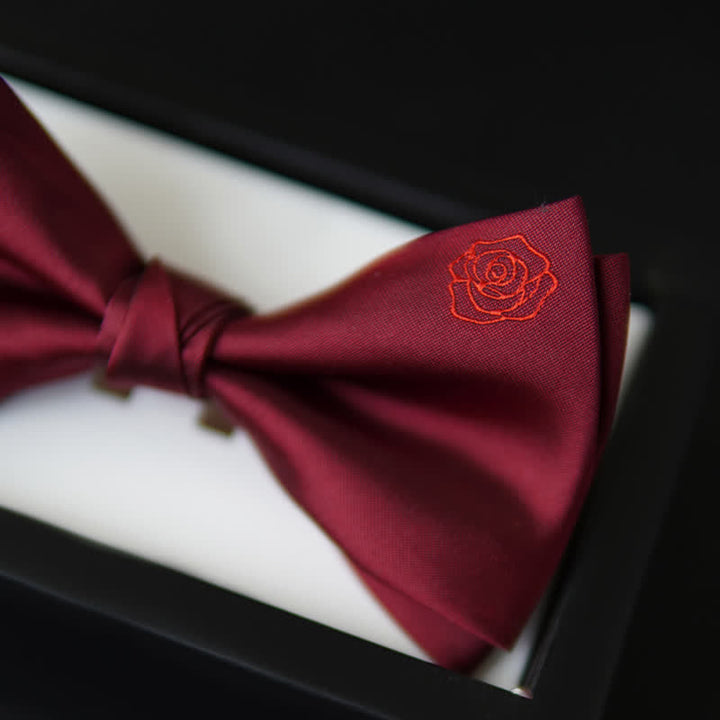 Papillon con fazzoletto ricamato con rosa bugundy da uomo