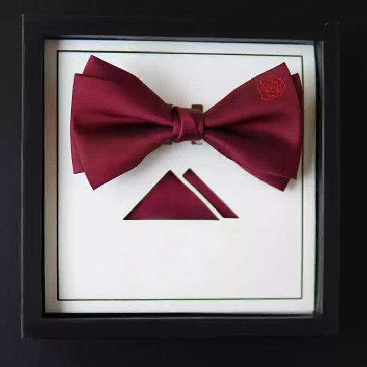 Papillon con fazzoletto ricamato con rosa bugundy da uomo