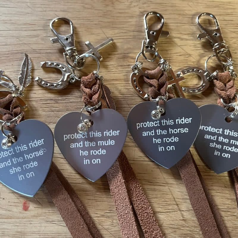 Portachiavi in pelle con ciondolo a forma di croce a forma di ferro di cavallo in metallo a forma di cuore - image 1