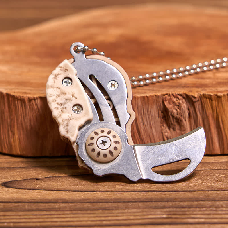 Set di collana con ciondolo a forma di teschio dorato, fibbia per cintura con coltello nascosto fai da te e testa di teschio di toro