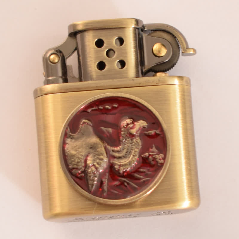 Accendino a cherosene ricaricabile con motivo animale smaltato in bronzo antico