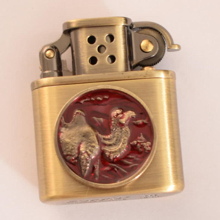 Accendino a cherosene ricaricabile con motivo animale smaltato in bronzo antico