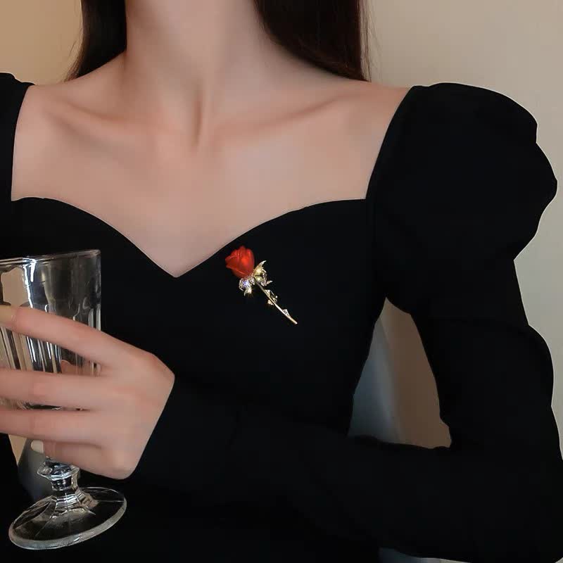 Spilla da donna con strass lucidi e rosa rossa affascinante - image 2