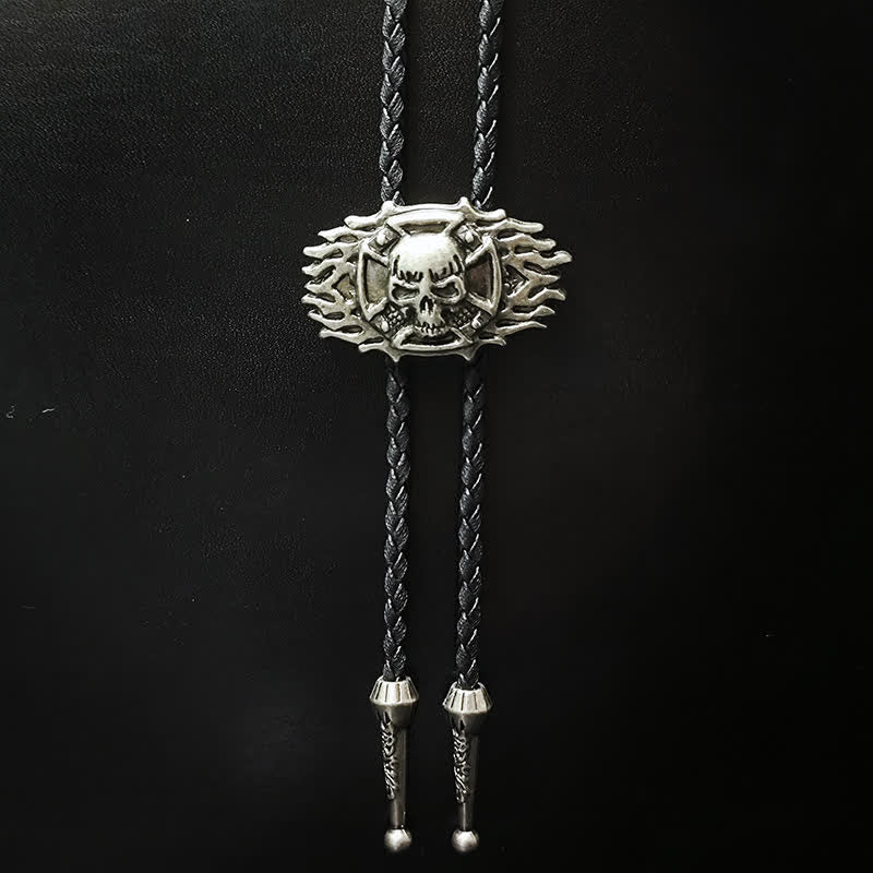 Cravatta Bolo con ciondolo in argento con testa di teschio in stile punk