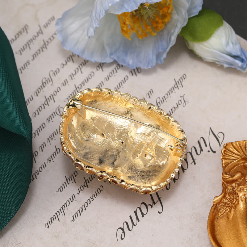 Spilla vintage a forma di gufo con piume smaltate