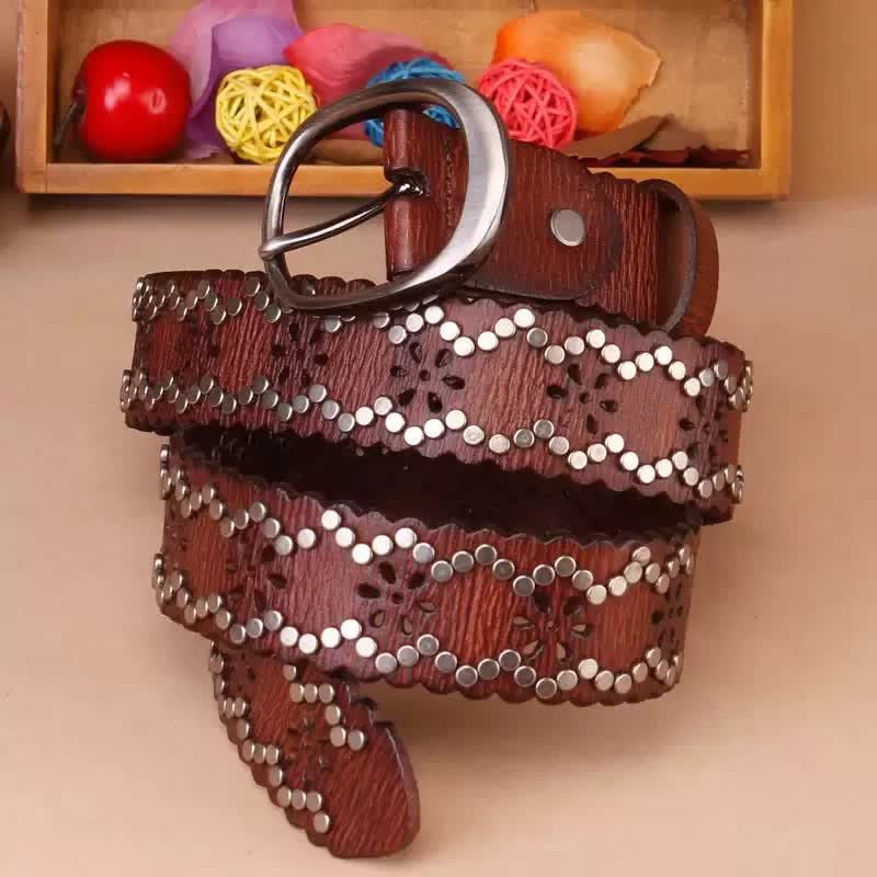 Cintura in pelle con rivetti strappati e screpolati gotici - image 2