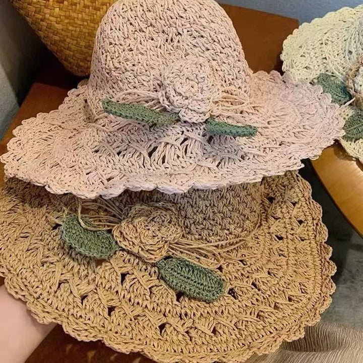 Elegante cappello di paglia pieghevole estivo all'uncinetto con dettagli floreali