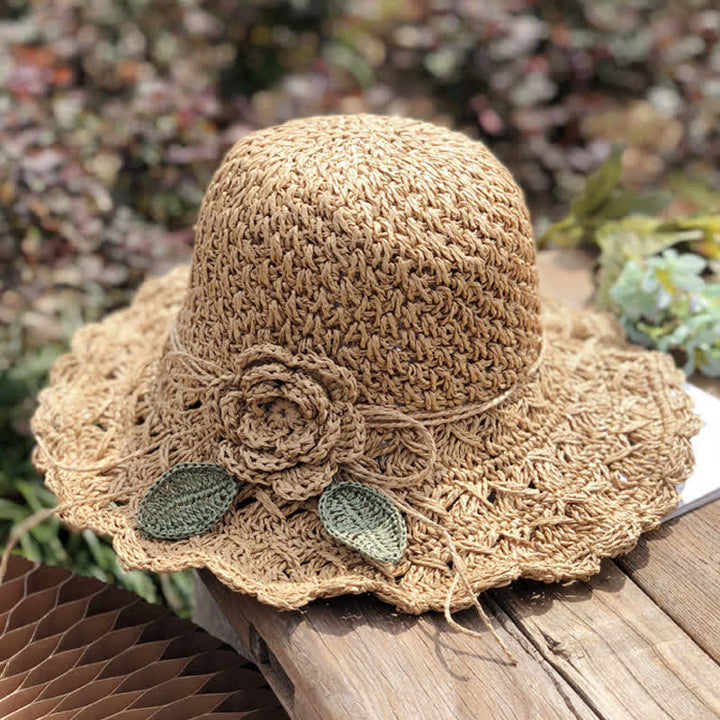 Elegante cappello di paglia pieghevole estivo all'uncinetto con dettagli floreali