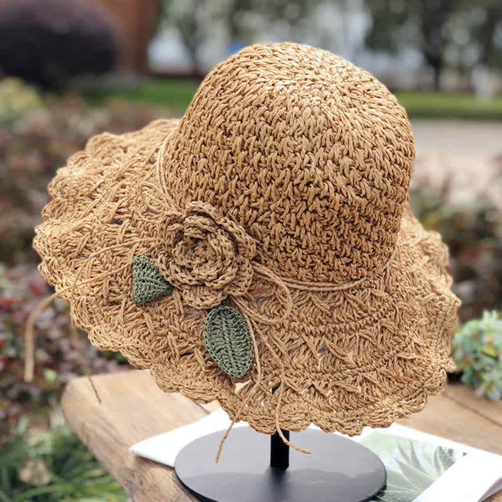 Elegante cappello di paglia pieghevole estivo all'uncinetto con dettagli floreali