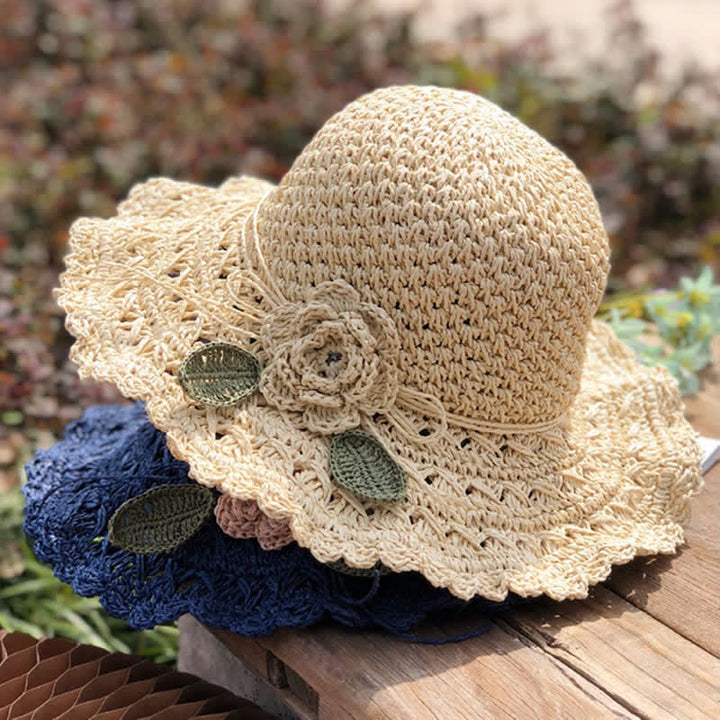 Elegante cappello di paglia pieghevole estivo all'uncinetto con dettagli floreali