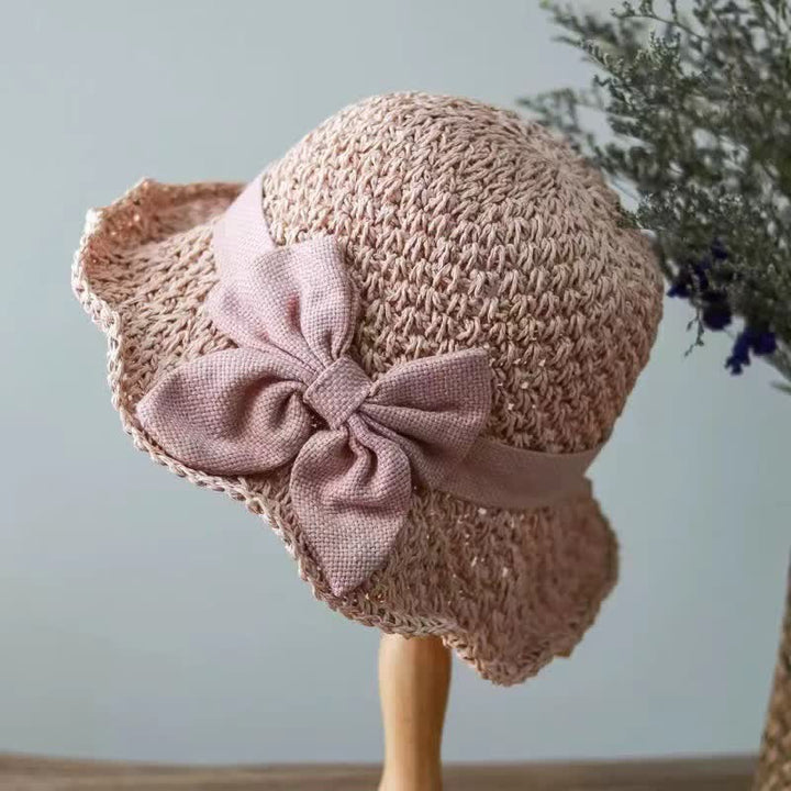 Cappello da sole pieghevole in paglia con nodo a fiocco, lavorato all'uncinetto sulla spiaggia