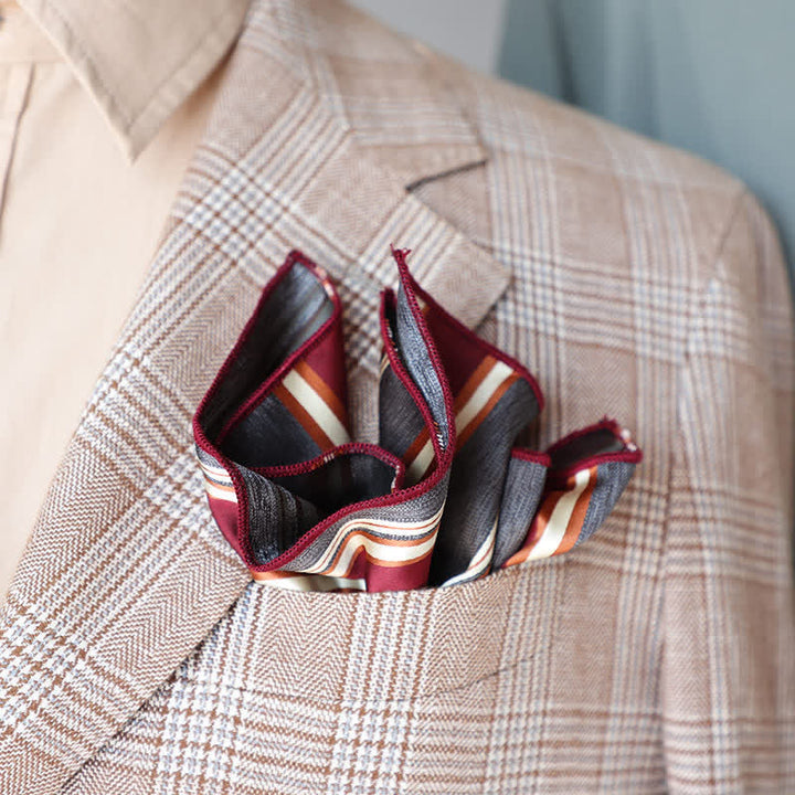 Fazzoletto da taschino con motivo geometrico a righe della serie Burgundy da uomo